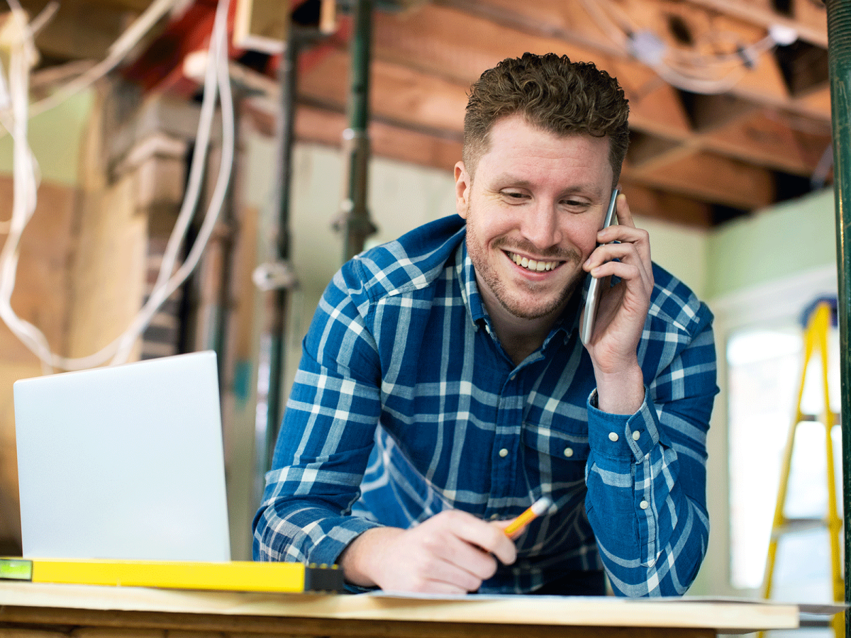 Klantbeheer aannemer belt met klant