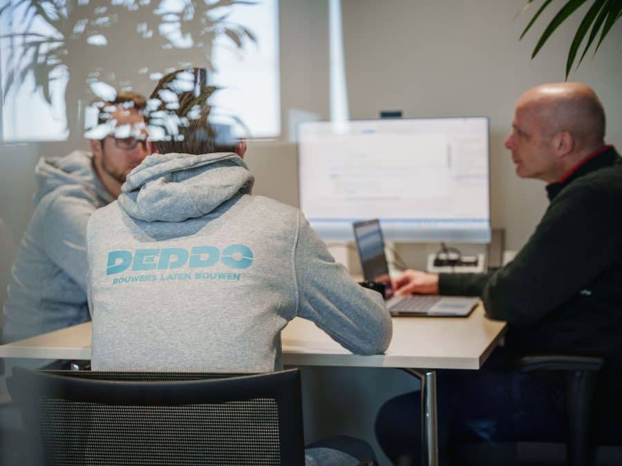 DEDDO team in bespreking