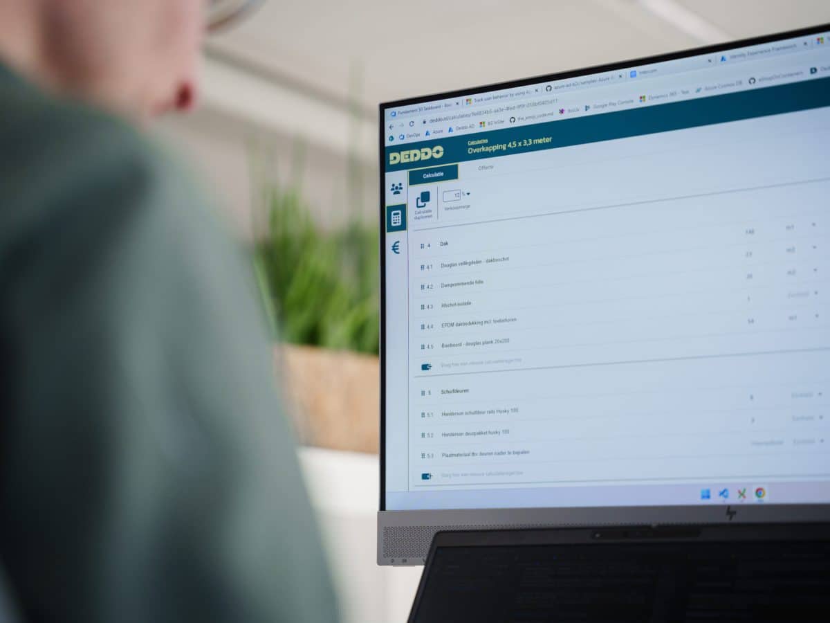 DEDDO software op beeldscherm aannemer