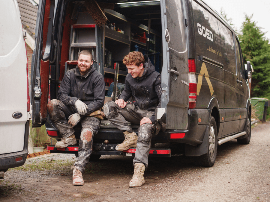 Samenwerken in DEDDO, collega's in de werkbus