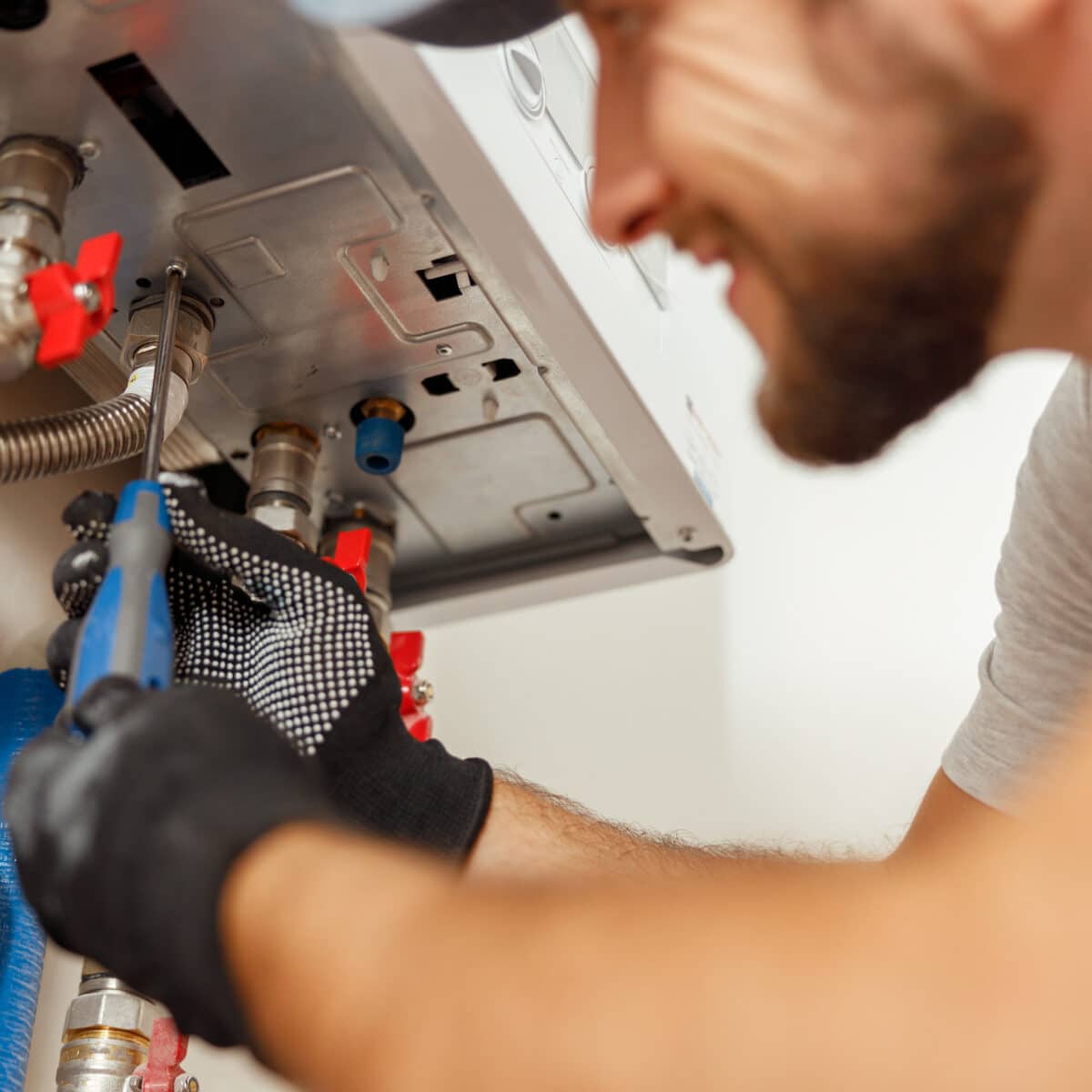 Ketel installatie wordt uitgevoerd
