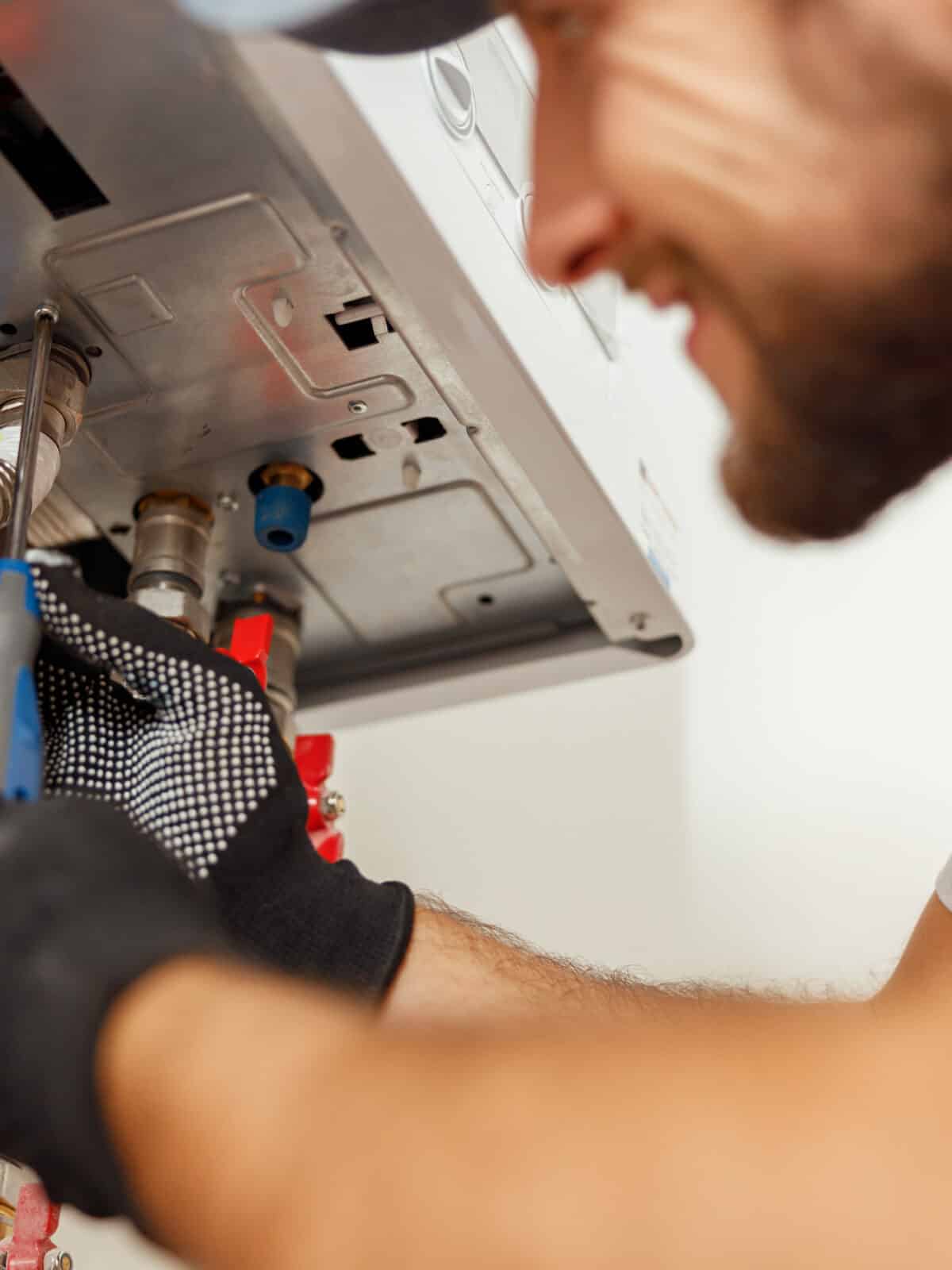 Ketel installatie wordt uitgevoerd
